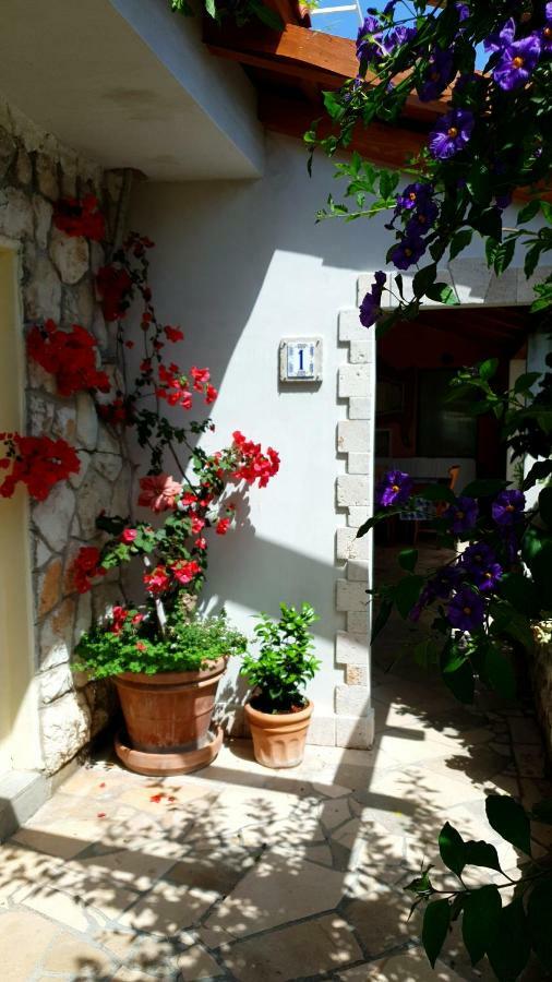 Apartments Mare Hvar Town Eksteriør bilde
